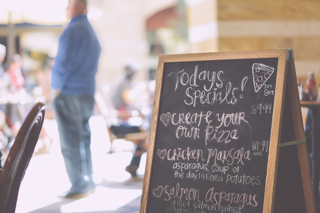 Mit diesen fünf Tipps sparen Sie im Restaurant Geld auf geldsparblogger.de